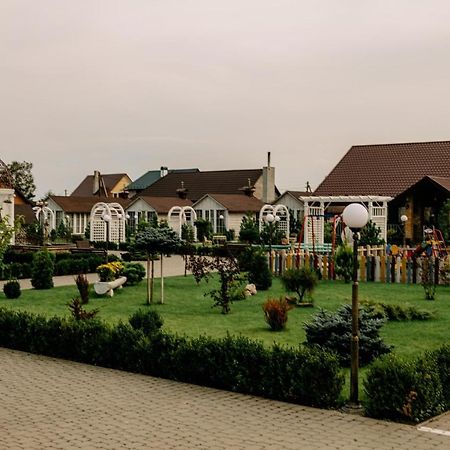 Готельно-Ресторанний Комплекс Прованс Парк Pochaiv Ngoại thất bức ảnh