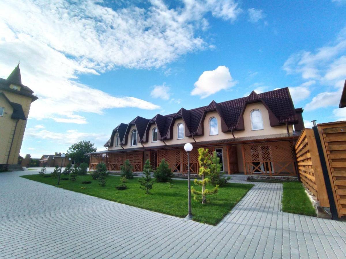 Готельно-Ресторанний Комплекс Прованс Парк Pochaiv Ngoại thất bức ảnh