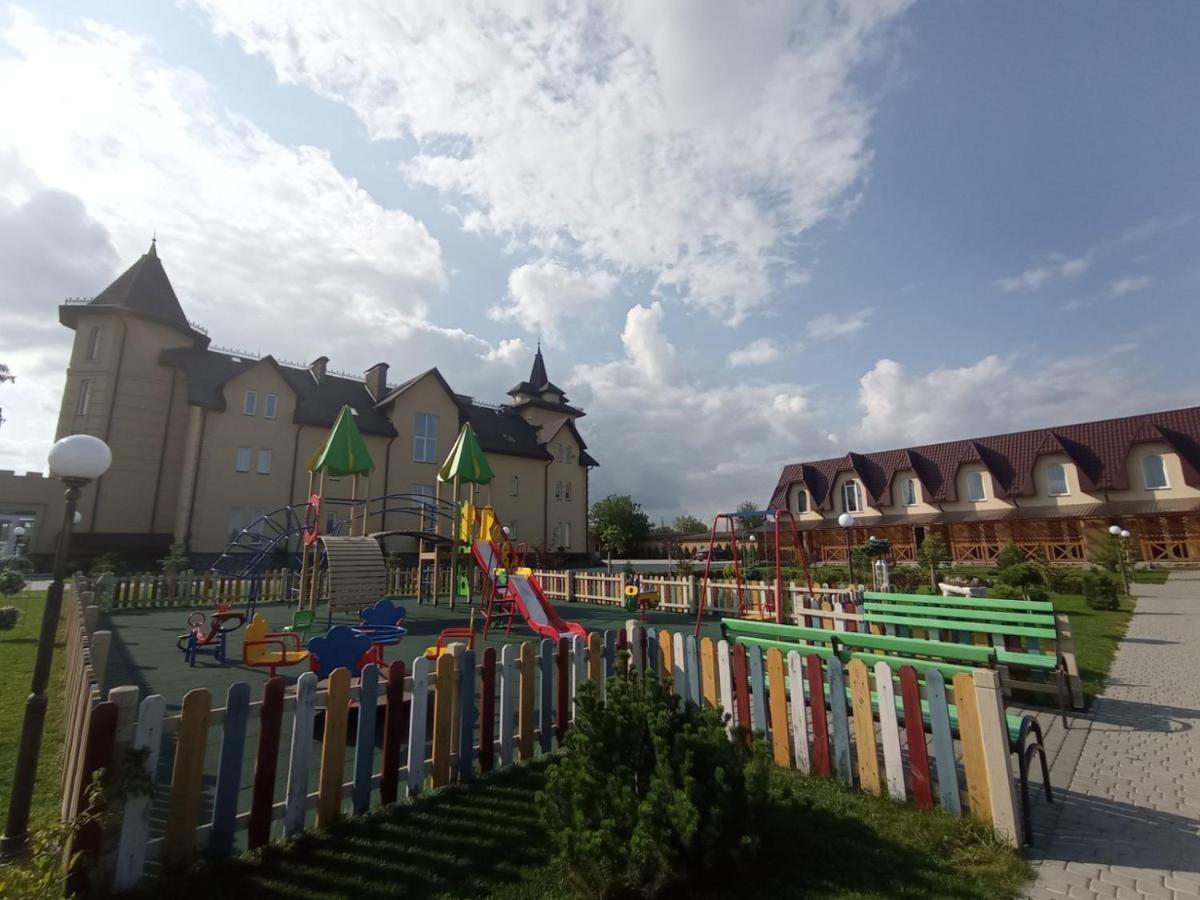 Готельно-Ресторанний Комплекс Прованс Парк Pochaiv Ngoại thất bức ảnh