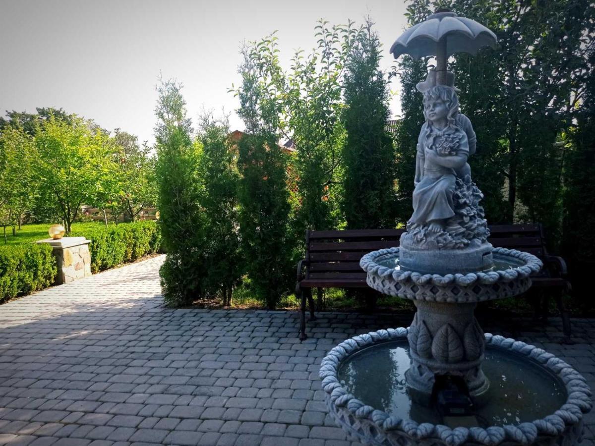 Готельно-Ресторанний Комплекс Прованс Парк Pochaiv Ngoại thất bức ảnh